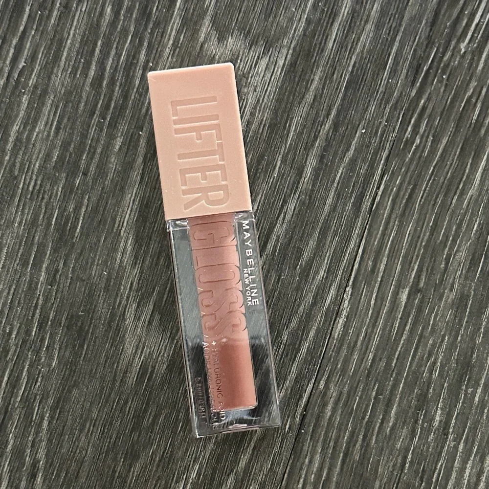 Nwt Maybelline Lifter Gloss Plumping Lip Gloss with Hyaluronic Acid - 008 stone